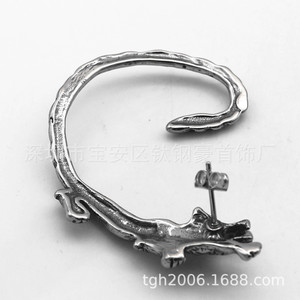 Yunnique – boucles d'oreilles en acier titane avec motif loup pour hommes et femmes, bijoux de fête à la mode - Product Image 4