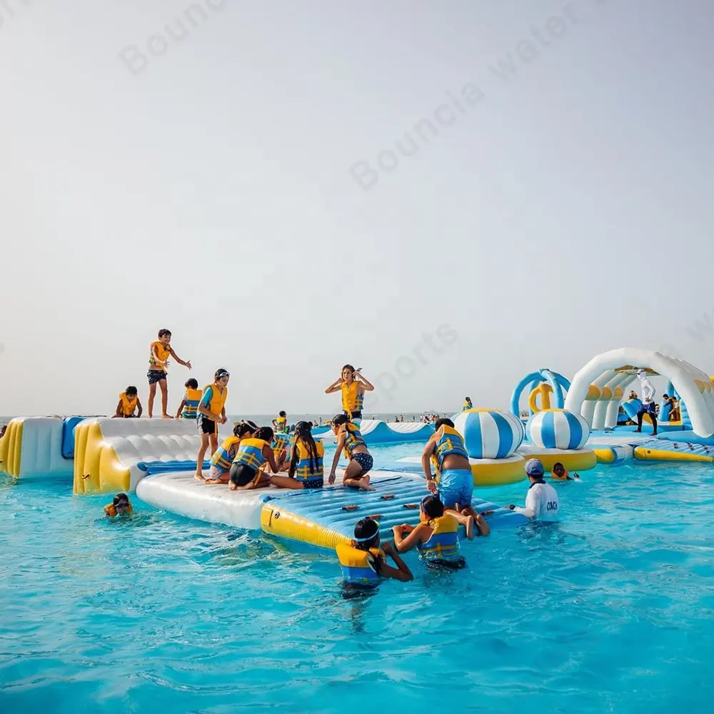 Bouncia parque temático acuático flotante inflable para playa