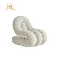 Fauteuil lounge moderne en peau de mouton fait main, style mid-century, avec housse amovible – Design capitonné durable pour hôtels, maisons et clubs
