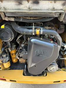 รถตักล้อยางมือสอง CAT 226B ขนาด 1 ตัน พร้อมปั๊มไฮดรอลิกคุณภาพสูง แบริ่งปั๊มไฮดรอลิก MOOG เครื่องยนต์ Caterpillar - Product Image 4