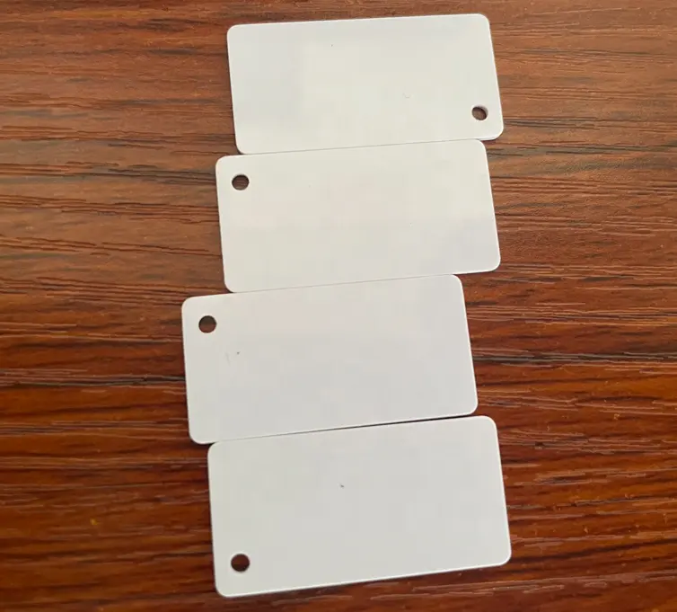 Tag kartu RFID PVC UHF Mini dapat dipakai ulang untuk toko ritel perhiasan manajemen cetakan 30*15mm
