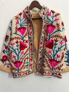 Abrigo Tradicional Hecho a Mano Suzani, Terciopelo de Seda, Bordado Étnico Jaipuri, Abrigo para Mujer, Proveedor de Boutique Vintage - Product Image 5
