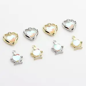 Venta al por mayor de fábrica DIY joyería pendientes accesorios corazón corona forma colgante joyería colgantes y dijes