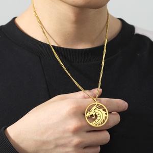 Colliers de pendentifs ronds de <span class=keywords><strong>dragon</strong></span> vintage pour hommes et femmes ornements de mascotte Chaînes de cou de <span class=keywords><strong>totem</strong></span> Cadeaux de bijoux en acier inoxydable - Product Image 3