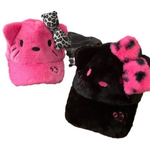 Chapeau en peluche chat noir et rose 54-56 cm, bonnet d'hiver chaud pour femme avec nœud léopard, style amincissant le visage - Product Image 5
