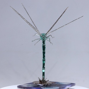 Escultura de Libélula con Diseño de Salpicaduras de Agua en Fibra de Vidrio y Metal, Decoración Artística Realista con Efecto de Deslizamiento por el Agua - Product Image 5