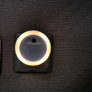 إضاءة ليلية LED دائرية الشكل بسعر المصنع، بلون مخصص وإضاءة دافئة بيضاء، مع مستشعر حركة للأطفال والرضع - Product Image 3