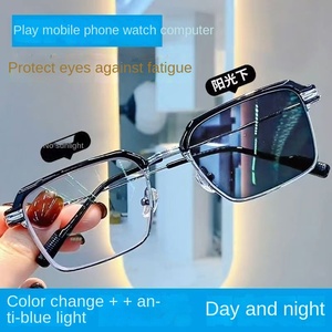 <span class=keywords><strong>Gafas</strong></span> de lectura fotocromáticas con <span class=keywords><strong>montura</strong></span> cuadrada antiluz azul para hombre con logotipo personalizado 2025, <span class=keywords><strong>gafas</strong></span> de fototropía de decoloración sólida a la moda - Product Image 4