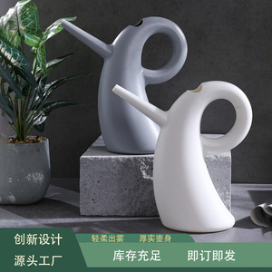 Regadera con pico largo de plástico duradero para uso en jardinería doméstica, patio, balcón y terraza - Product Image 3