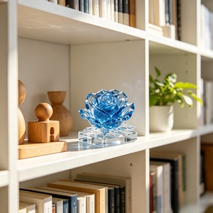 ดอกกุหลาบเรซิ่นใสสีฟ้า: ผลงานศิลปะดอกไม้อมตะและของขวัญ ผลิตตามสั่งโดยโบจิยี่ - Product Image 3