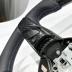 Volante per Auto in Fibra di Carbonio Lucida Personalizzabile con Linea Centrale e Pelle Traforata, Adatto per <span class=keywords><strong>BMW</strong></span> E85 E86 F35 F01 F02 F15 - Product Image 5