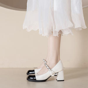 Chaussures Mary <span class=keywords><strong>Jane</strong></span> rétro à talons épais en cuir verni de couleur assortie, chaussures à talons épais et à perles pour femmes - Product Image 3