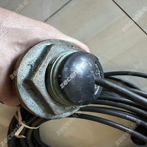 El transductor de banda ancha Lowrance <span class=keywords><strong>Airmar</strong></span> B150M, con un conector de 9 pines, es compatible con los modelos de la serie ELITE FS/HDS. Zy - Product Image 4