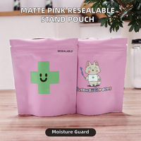 Matte roze staande pouch van PE/CPE Mylar, gelamineerd, hersluitbaar met zip lock, geur- en vochtbestendig, voor voedselverpakkingen zoals snoep en snacks.