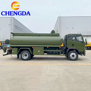 Camiones Cisterna de Combustible Móviles Howo 4x2 4x4 Mini Pequeños Ligeros de 5000L 8000 Litros 5cbm para Entrega de <span class=keywords><strong>Gasolina</strong></span> y Petróleo - Product Image 4