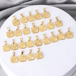 En gros Personnalisé Plaqué Or A-Z Alphabet Charme Pendentif En Acier Inoxydable Lettre Initiale Pendentif Pour Collier