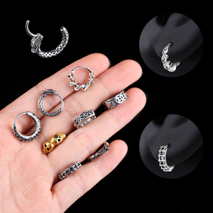 Oro <span class=keywords><strong>argento</strong></span> <span class=keywords><strong>orecchini</strong></span> Punk in acciaio inox placcato oro Huggie cerchio moneta d'oro <span class=keywords><strong>teschio</strong></span> <span class=keywords><strong>orecchini</strong></span> retrò - Product Image 4