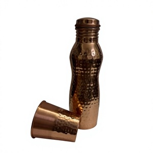 Botella de agua de cobre con textura martillada y tapa, recipiente para bebidas deportivas, portátil para viajes, diseño tradicional. - Product Image 4