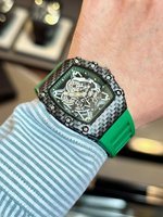 Montre-bracelet tendance pour homme avec boîtier en alliage et diamants lumineux, bracelet en silicone en forme de barillet, aiguilles, étanche 30M, style décontracté