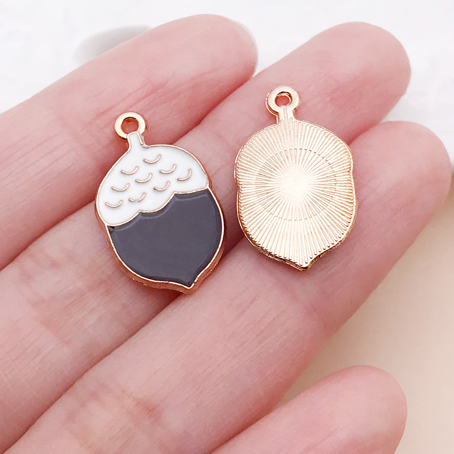 25054-1 22x13x1mm-0.9g huile de goutte marron noir zinc a
