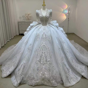 Robe de mariée à col en V, style robe de bal, ornée de cristaux, de perles et de sequins, sexy, brodée, personnalisée Lsjj85 - Product Image 1