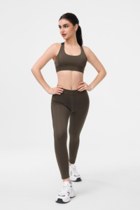 Conjunto de Dos Piezas: Sujetador Deportivo Cómodo y Pantalones Deportivos de Cuello Ancho - Product Image 4