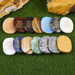 بيع بالجملة لأحجار النخيل المنحوتة من الأحجار الكريمة الطبيعية الصديقة للبيئة مع شعارات منقوشة، هدايا وديكورات فنغ شوي - Product Image 2