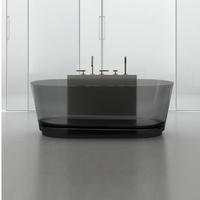 Baignoire ovale moderne en verre transparent portable, autoportante, avec drain, avec divers accessoires en résine colorée et en cristal