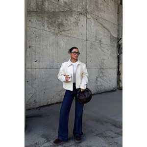 เสื้อแจ็คเก็ตคอปกสีขาวสำหรับผู้หญิง - Product Image 3