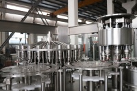Ligne de production d'équipements de remplissage de shampoing et de boissons au lait frais avec machine automatique à haute productivité pour un remplissage efficace
