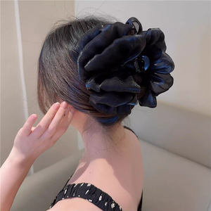 Pince à cheveux élégante en tissu effet nuage de soie, grande pince requin pour femme - Product Image 3