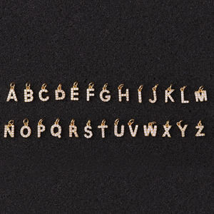 <span class=keywords><strong>Collana</strong></span> <span class=keywords><strong>con</strong></span> Ciondolo a Lettera in Zirconi Stile Bohemien di Alta Qualità, Placcata in Ottone <span class=keywords><strong>con</strong></span> Oro 18K e Rodio - Product Image 2