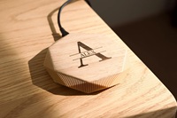 Chargeur sans fil personnalisé fonctionnel, chargeur de bureau en bois sur mesure pour cadeaux de conférence