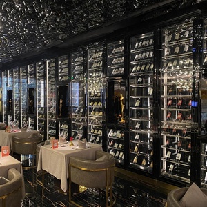 Vitrine à vin commerciale moderne, meuble bar à vin, armoire à vin en acier inoxydable et verre personnalisée pour restaurant - Product Image 1