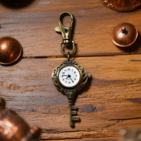Montre de poche en alliage de quartz en forme de clé, design vintage personnalisé, style simple, petit cadeau idéal, vente en gros OEM/ODM