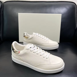 Chaussures décontractées pour hommes de qualité supérieure, polyvalentes, style rétro, design haut de gamme, en cuir personnalisé, légères, plates, pour la marche. - Product Image 4