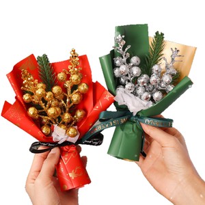 Cadeau de Noël, petit bouquet de Noël, cadeau créatif, bouquet artificiel avec pommes de pin et Père Noël - Product Image 6