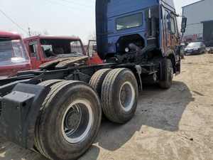 Camión Tractor Usado Sinotruk Euro2 Diésel 6X4 con Volante a la Izquierda, HOWO de 10 Ruedas, Capacidad de Carga de 21-30T, 371hp, Cámara Trasera de 360° - Product Image 4