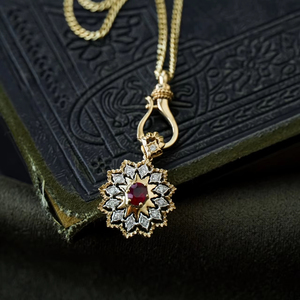 Pendentif vintage de luxe en or jaune et blanc 18 carats avec pendentif en diamant naturel <span class=keywords><strong>rubis</strong></span> de sang de pigeon naturel pour femmes - Product Image 3