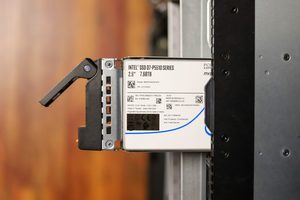 SSD Enterprise NVMe U.2 PCIe 4.0 P5510 da 3.84TB/7.68TB (3840GB/7680GB) - Product Image 2
