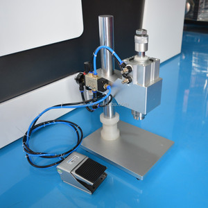 Machine de sertissage pour bouteilles de <span class=keywords><strong>parfum</strong></span>, Semi-automatique, appareil à sertir, pour injection buccal de liquide - Product Image 2