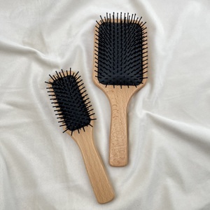 Fabricant de brosses <span class=keywords><strong>à</strong></span> <span class=keywords><strong>cheveux</strong></span> antistatiques <span class=keywords><strong>en</strong></span> <span class=keywords><strong>bois</strong></span> de hêtre <span class=keywords><strong>Brosse</strong></span> démêlante Peigne de massage du cuir chevelu Paddle Air Cushion Styling Tools for Women Men - Product Image 6