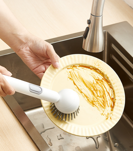 Brosse de nettoyage de cuisine portable en PET avec distributeur de savon liquide, poignée réglable à 6 niveaux pour vaisselle, casseroles et poêles - Product Image 4