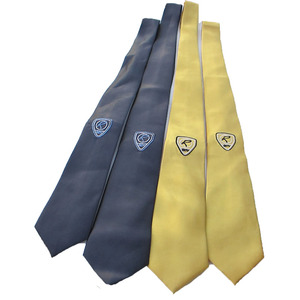 Cravate de luxe pour homme en polyester uni jaune or, avec logo personnalisé brodé, cravates universitaires pour garçons - Product Image 1