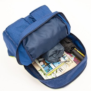 Bolso Casual Versátil para Viajes Cortos, Gran Capacidad, Azul, Mochila Ligera con Diseño de Rombos, Multifuncional y Moderna - Product Image 1
