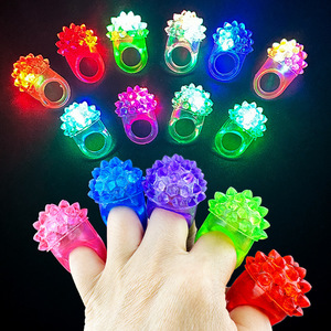 Anelli Luminosi a LED Bianchi RTS Factory, in Plastica Morbida Lampeggiante, per Feste Rave, Matrimoni, Capodanno, Giocattoli Luminosi che si Illuminano al Buio - Product Image 2