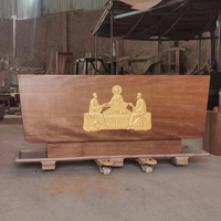 Lutrin d'autel d'église sculpté avec scène biblique, mobilier sacré pour sanctuarium et salle de culte