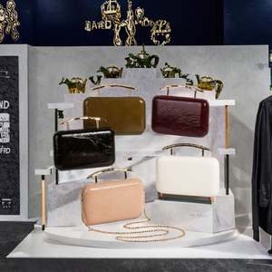 Bolso de noche con forma de abanico y brillantes diamantes de imitación, bolso de alta gama para fiestas y bodas. - Product Image 3