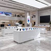 Comptoir d'expérience incurvé et vitrines de présentation complètes pour magasin de téléphonie, design moderne blanc personnalisé, pour boutique de détail numérique de marque