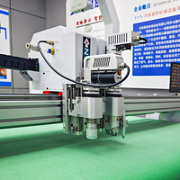 Machine de découpe automatique numérique à couteau oscillant pour tapis et moquettes à motifs tuftés avec caméra CCD